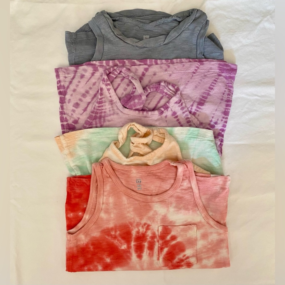 Bundle of 4 GAP toddler tank tops - size 2T